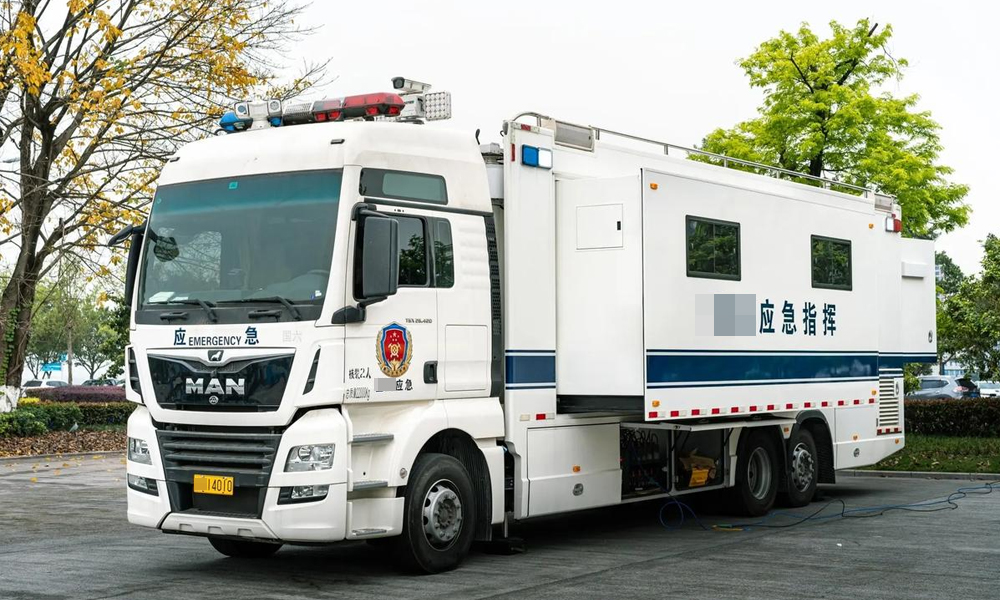 应急指挥车
